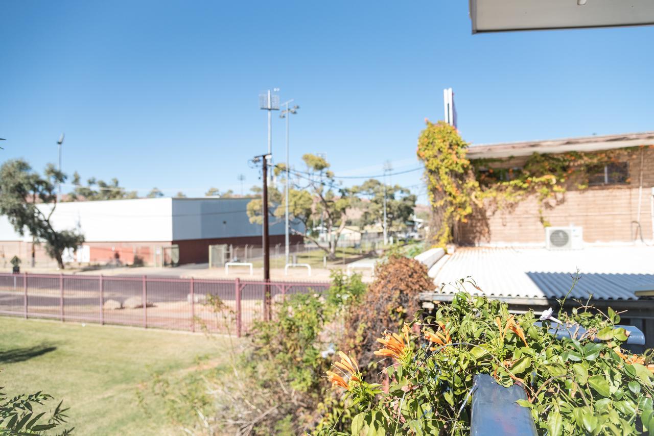 Jump Inn Alice Budget Accommodation Alice Springs Exterior photo